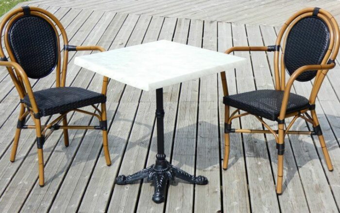 Table et chaises bistrot Werzalit